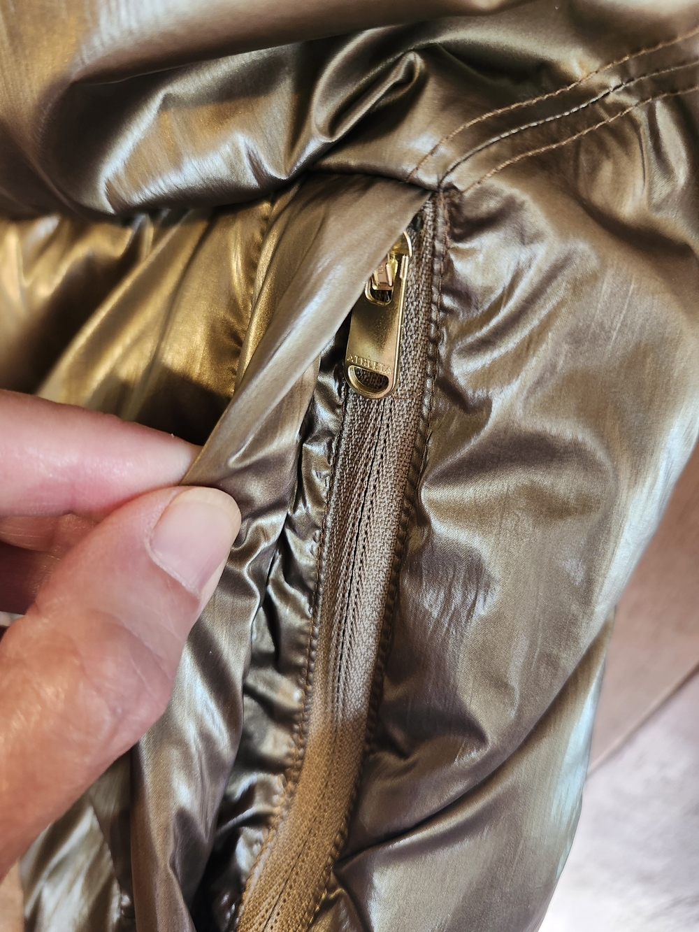 Athleta Metallic Gold/Olive Puffer Vest In LARGE - Picture 6 of 7